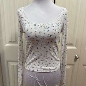 H&M Delicate White Jersey Blouse with Floral Blue Pattern